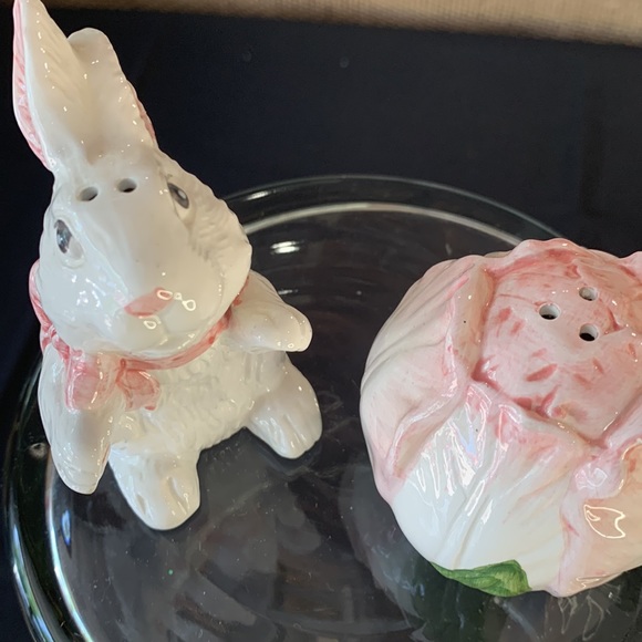 Bunny Rabbit and Cabbage Salt Pepper Shaker Set - Picture 4 of 7